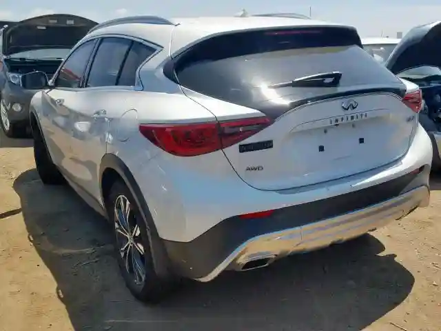 SJKCH5CRXJA056467 2018 INFINITI QX30 BASE-2