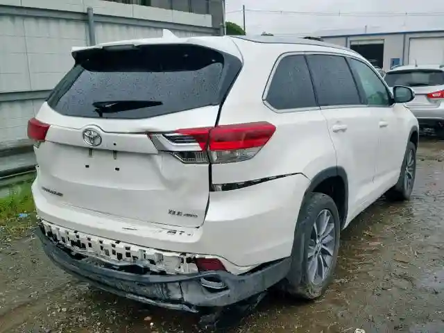 5TDJZRFH0HS510661 2017 TOYOTA HIGHLANDER SE-3
