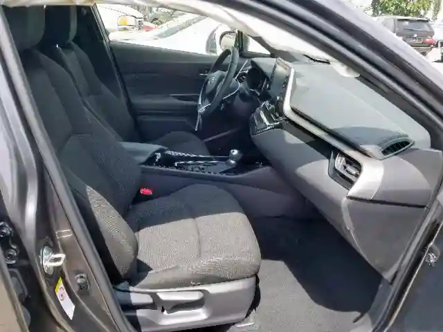 JTNKHMBX2K1041760 2019 TOYOTA C-HR XLE-4