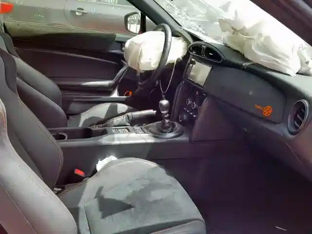JF1ZNAA17H9708409 2017 TOYOTA 86 BASE-4