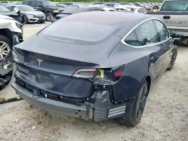 5YJ3E1EA3JF008635 2018 TESLA MODEL 3-3