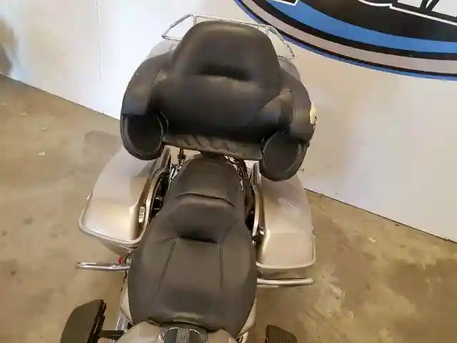 1HD1KED16JB678206 2018 HARLEY-DAVIDSON FLHTK ULTRA LIMITED-5