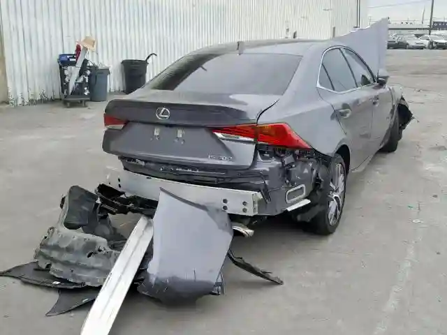 JTHBA1D23J5077424 2018 LEXUS IS 300-3