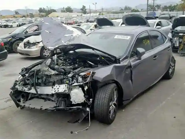 JTHBA1D23J5077424 2018 LEXUS IS 300-1