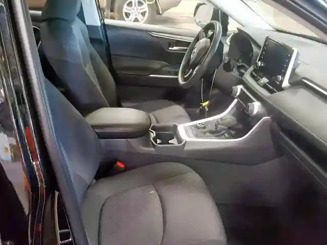 JTMRWRFV9KD010499 2019 TOYOTA RAV4 XLE-4