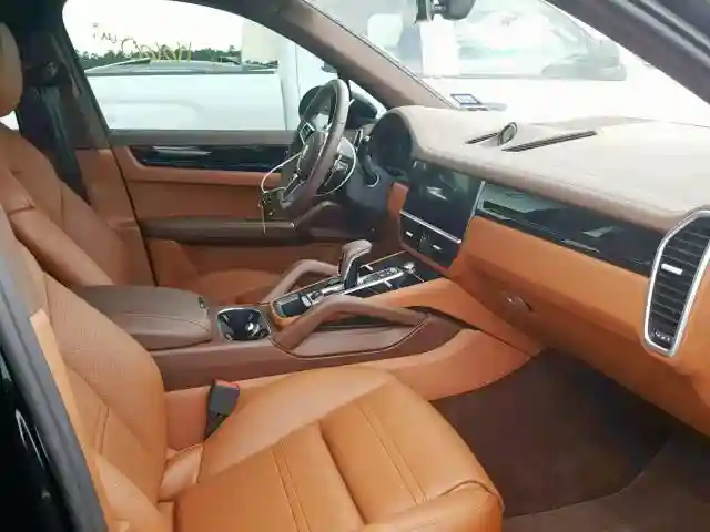 WP1AA2AY0KDA13214 2019 PORSCHE CAYENNE-4