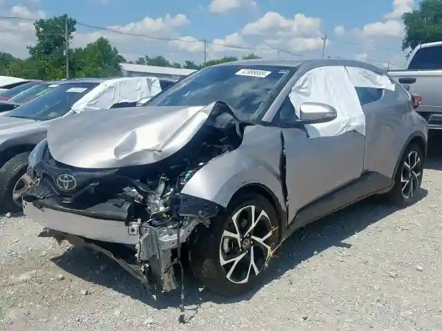 NMTKHMBX4JR030683 2018 TOYOTA C-HR XLE-1