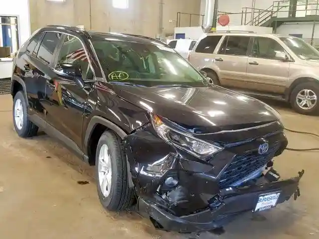 JTMRWRFV9KD010499 2019 TOYOTA RAV4 XLE-0