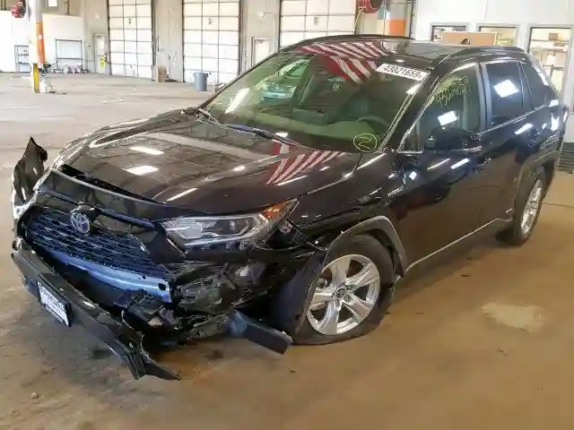 JTMRWRFV9KD010499 2019 TOYOTA RAV4 XLE-1