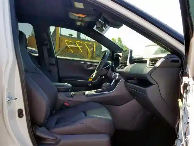JTMEWRFV6KD504401 2019 TOYOTA RAV4 XSE-4
