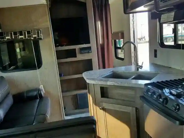 4YDT31427KH930629 2019 OTHER COLEMAN 31-4