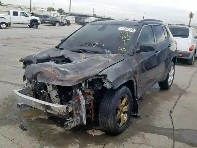 3C4NJDBB9KT689745 2019 JEEP COMPASS LATITUDE-1