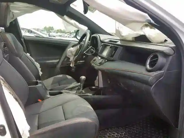 2T3JFREV3JW789091 2018 TOYOTA RAV4 SE-4