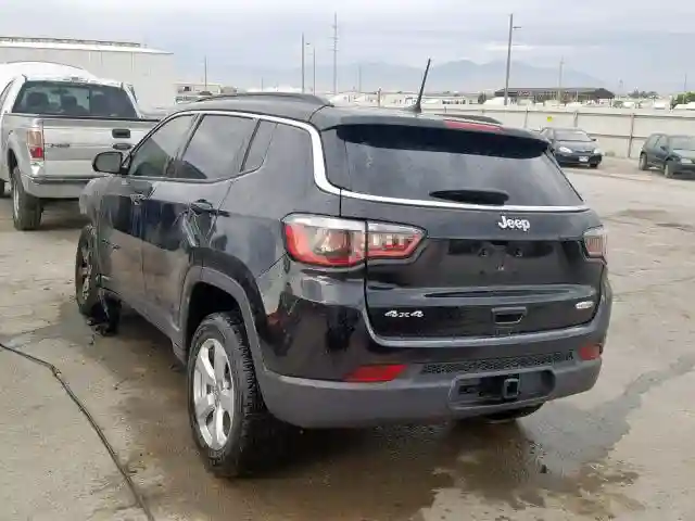 3C4NJDBB9KT689745 2019 JEEP COMPASS LATITUDE-2
