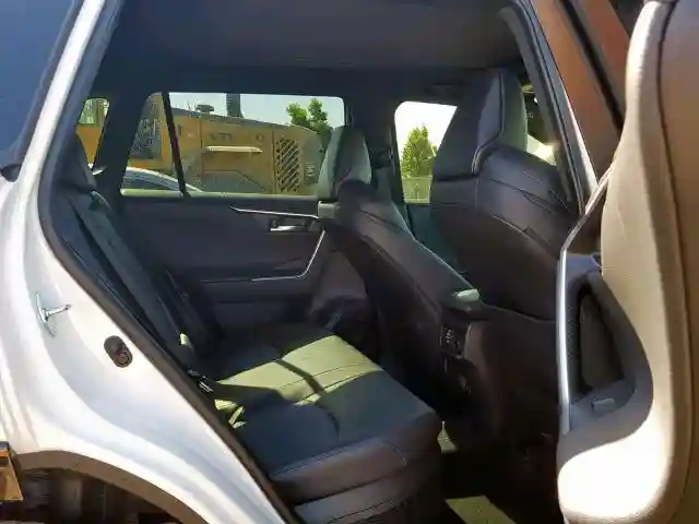 JTMEWRFV6KD504401 2019 TOYOTA RAV4 XSE-5