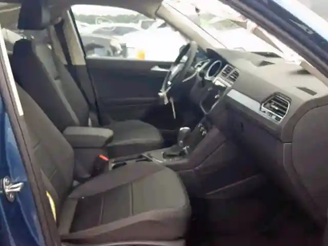 3VV3B7AXXKM148847 2019 VOLKSWAGEN TIGUAN SE-4