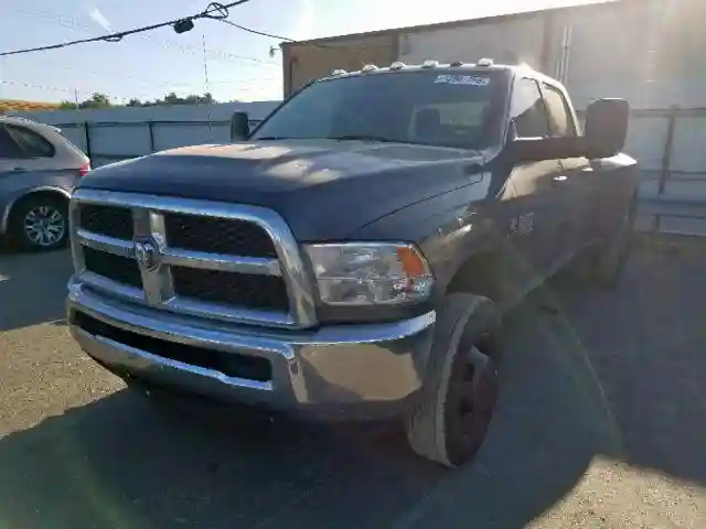 3C63RRGL2JG120393 2018 RAM 3500 ST-1