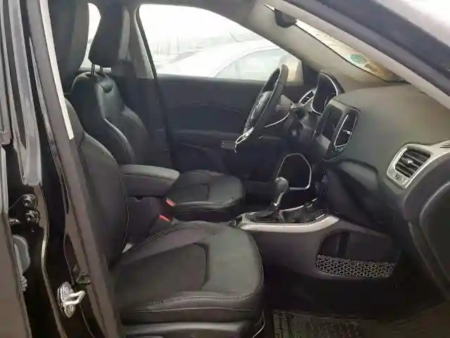 3C4NJDBB9KT689745 2019 JEEP COMPASS LATITUDE-4