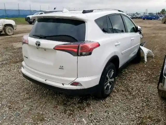 2T3BFREV2JW767068 2018 TOYOTA RAV4 LE-3