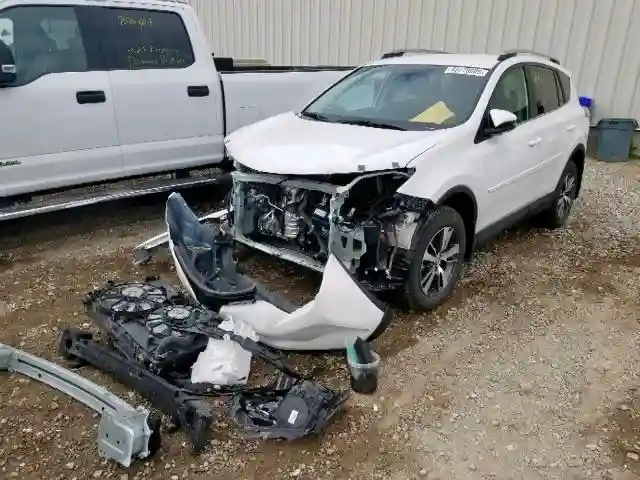 2T3BFREV2JW767068 2018 TOYOTA RAV4 LE-1