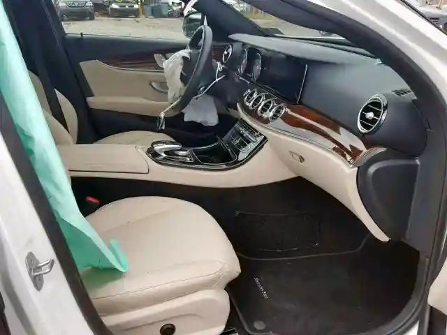 WDDZF4KB5JA388856 2018 MERCEDES-BENZ E 300 4MATIC-4