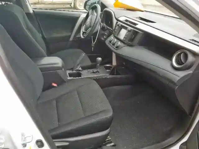 2T3BFREV2JW767068 2018 TOYOTA RAV4 LE-4