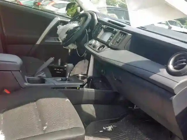 JTMBFREV9JD241002 2018 TOYOTA RAV4 LE-4