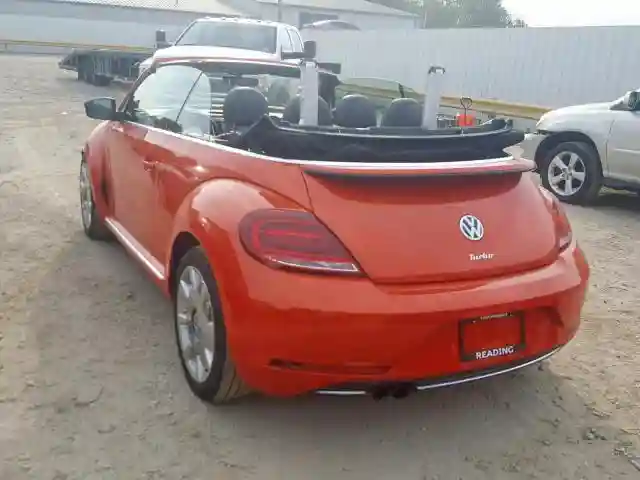 3VW5DAAT3KM500501 2019 VOLKSWAGEN BEETLE S-2
