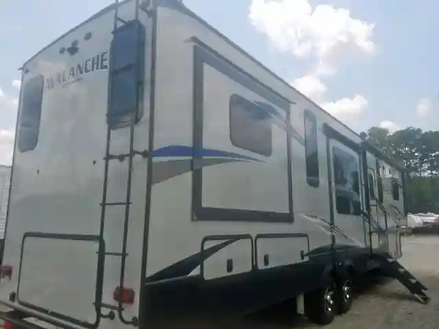 4YDF37526JE760715 2018 KEYSTONE AVALANCHE-3