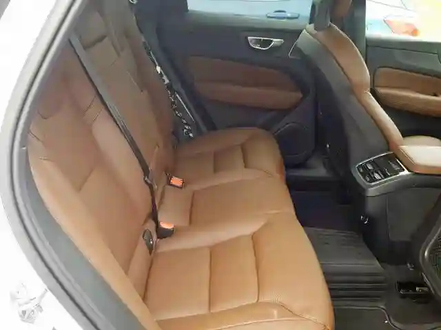 YV4A22RL5J1008238 2018 VOLVO XC60 T6-5