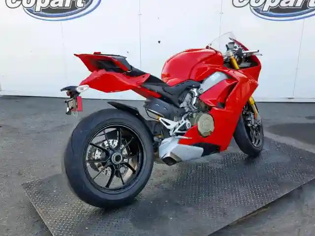 ZDMDAGNW3JB000153 2018 DUCATI PANIGALE V4-3