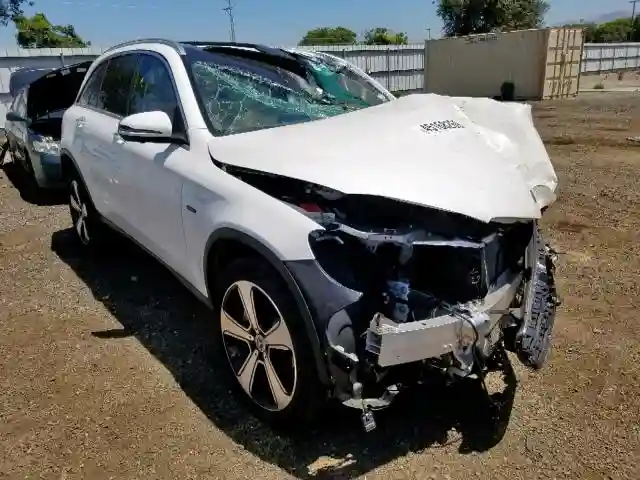 WDC0G5EB9KF609407 2019 MERCEDES-BENZ GLC 350E-0