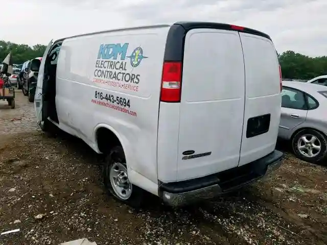 1GCWGAFF4H1348946 2017 CHEVROLET EXPRESS G2500-2