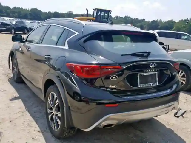 SJKCH5CR2KA008141 2019 INFINITI QX30 ESSENTIAL-2