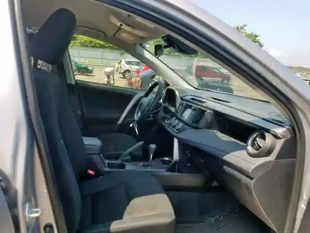 JTMBFREV7JJ226385 2018 TOYOTA RAV4 LE-4