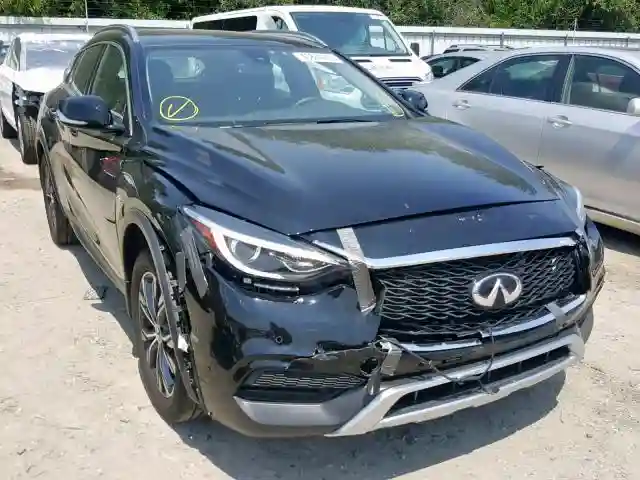 SJKCH5CR2KA008141 2019 INFINITI QX30 ESSENTIAL-0