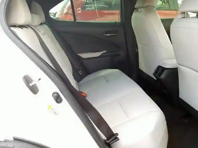 JTHY3JBH5K2006370 2019 LEXUS UX 200-5
