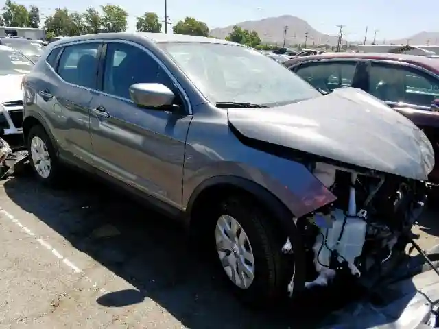 JN1BJ1CPXJW185258 2018 NISSAN ROGUE SPORT S-0