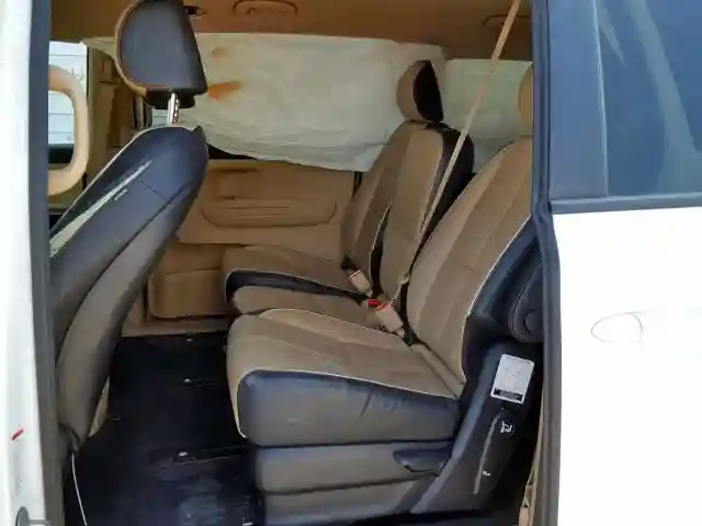 KNDMB5C18J6398893 2018 KIA SEDONA LX-5