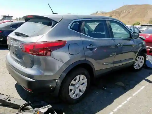 JN1BJ1CPXJW185258 2018 NISSAN ROGUE SPORT S-3