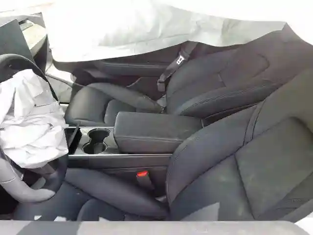 5YJ3E1EA8JF102042 2018 TESLA MODEL 3-4
