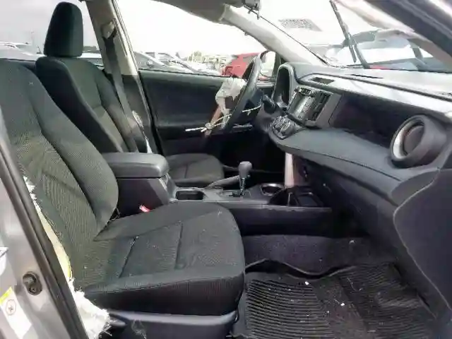 JTMBFREV7JJ216195 2018 TOYOTA RAV4 LE-4