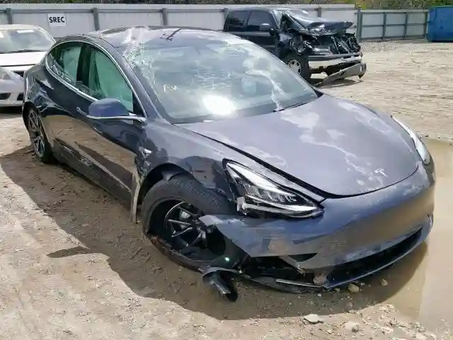 5YJ3E1EA8JF102042 2018 TESLA MODEL 3-0