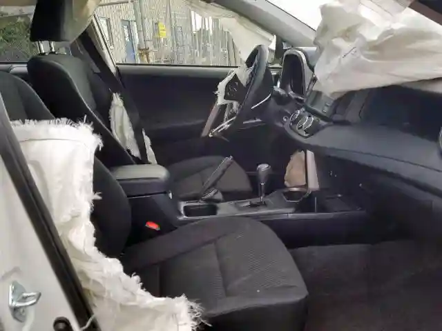 JTMBFREV3JJ730495 2018 TOYOTA RAV4 LE-4