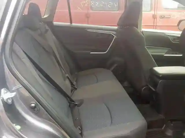 JTMF1RFV5KD504666 2019 TOYOTA RAV4 LE-5