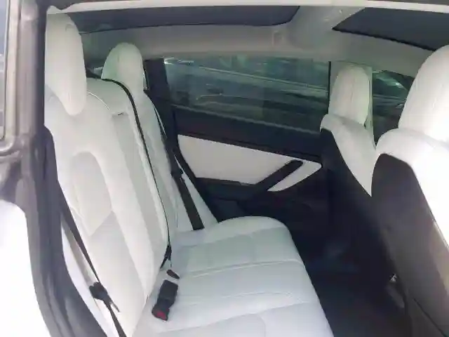 5YJ3E1EB6KF393750 2019 TESLA MODEL 3-5