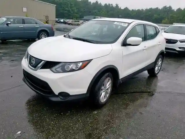 JN1BJ1CP2JW192463 2018 NISSAN ROGUE SPORT S-1