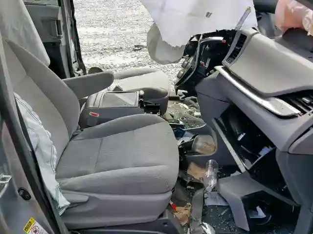 5TDKZ3DC7HS883320 2017 TOYOTA SIENNA LE-4