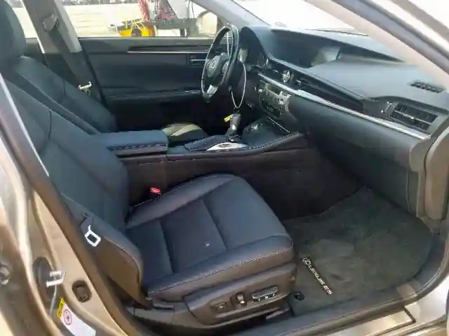 JTHBW1GG2H2141845 2017 LEXUS ES 300H-4