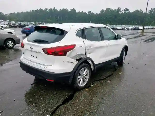 JN1BJ1CP2JW192463 2018 NISSAN ROGUE SPORT S-3